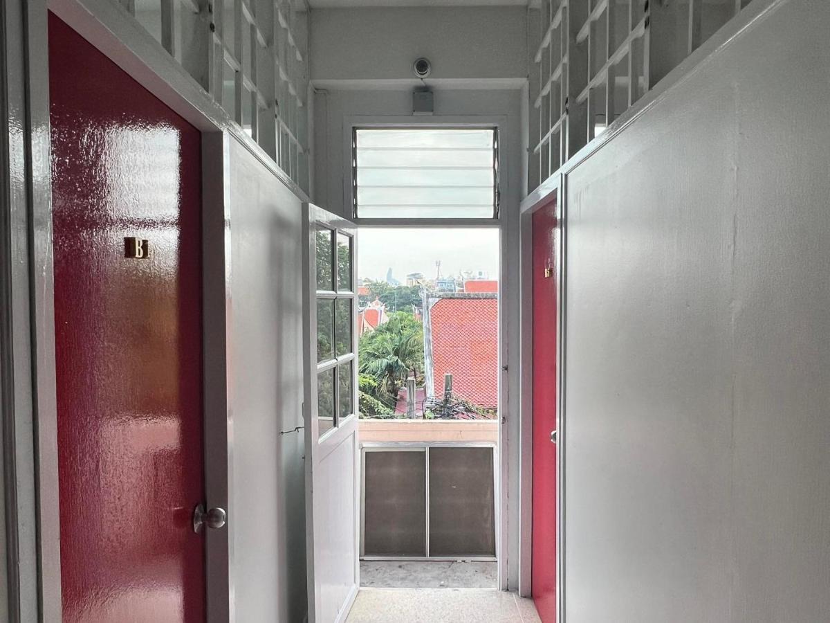 Merry V Guesthouse Bangkok Exterior photo